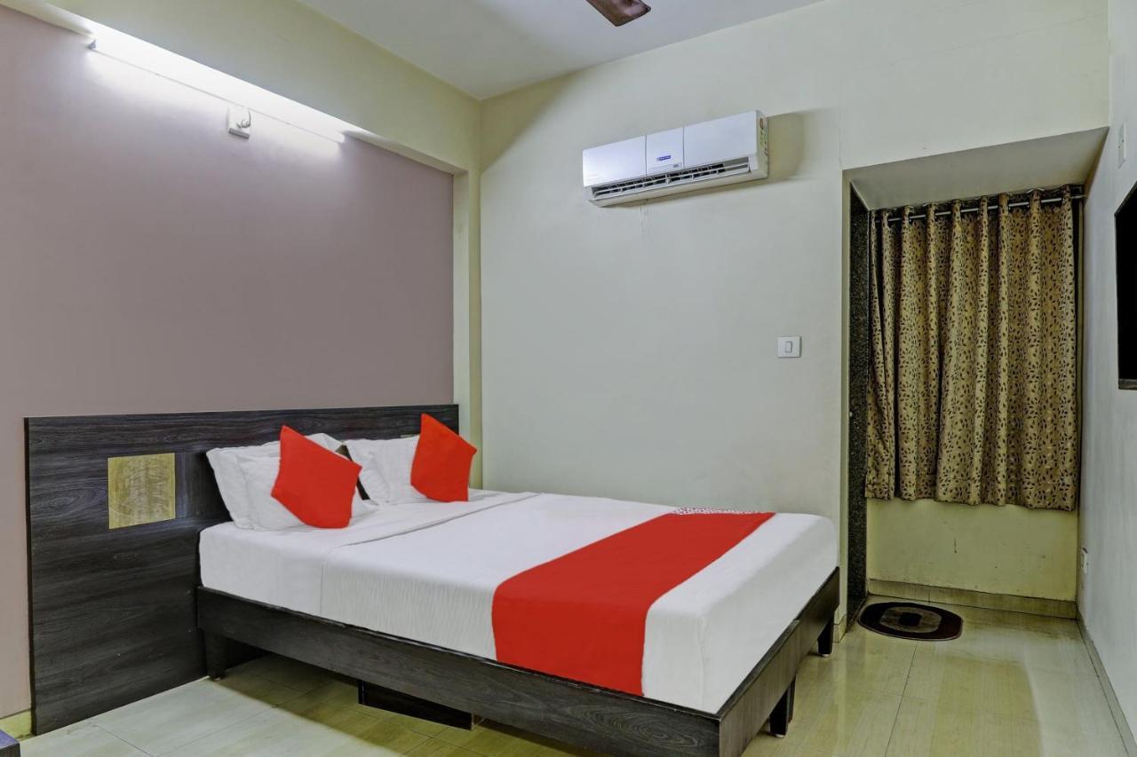 Oyo 82461 Hotel Darshan Banquet And Rooms Surat Zewnętrze zdjęcie